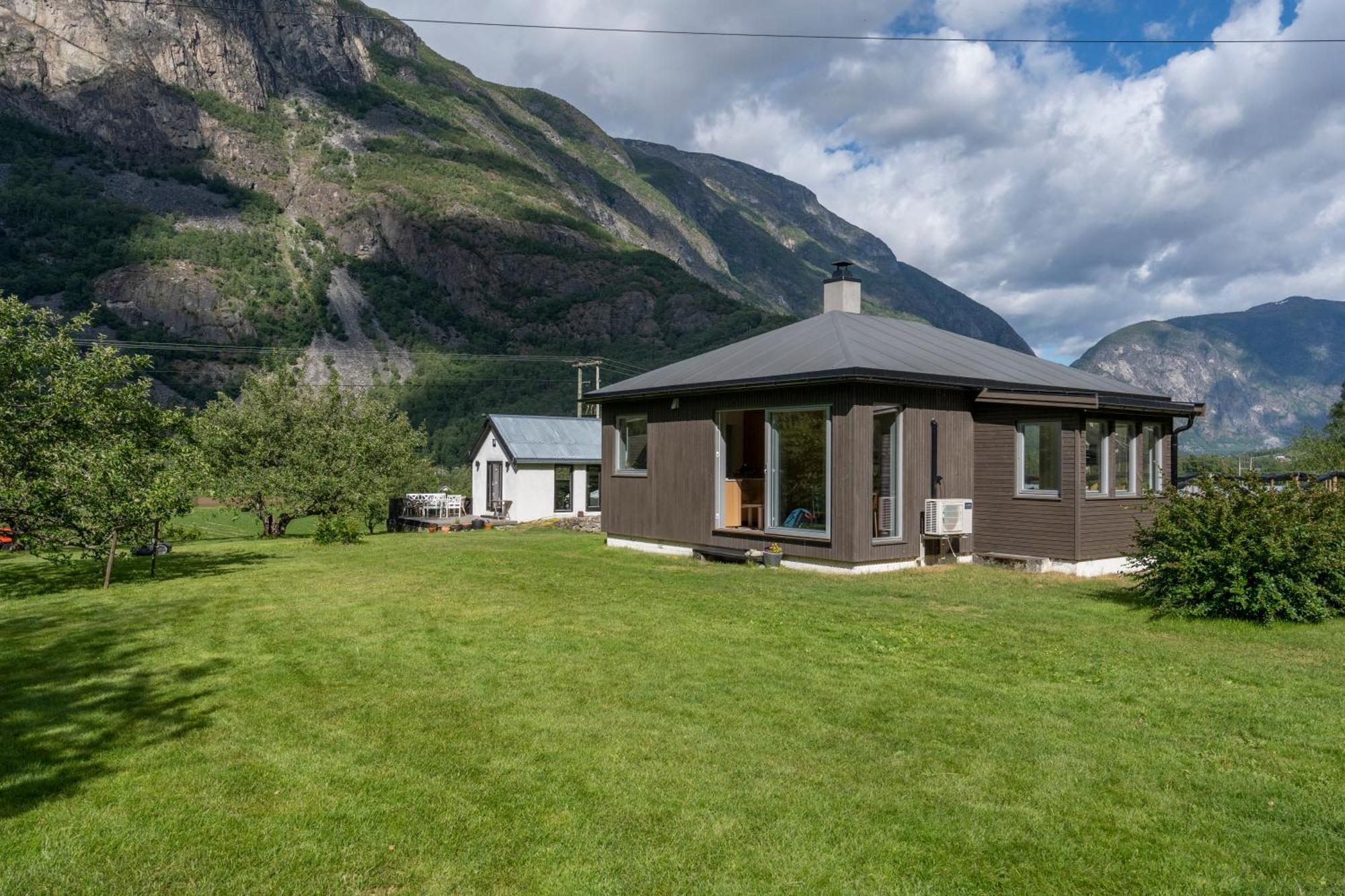 Jordeplegarden Holiday Home - Part Of A Farm - Two Buildings - Close To Flam Lærdalsøyri Exteriör bild